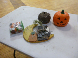 lot 90 image: Halloween Dcor