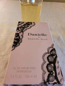 lot 20 image: Danielle Eau de Parfum Spray