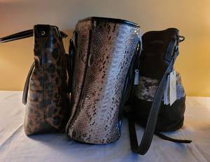 lot 32 image: Anne Klein, Vittoria Napoli, and Adrienne Vista Vittadini handbags