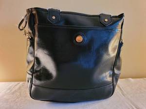 lot 34 image: Variety of Handbags