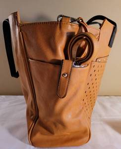 lot 56 image: Vegan ToteHandbag (w tags)