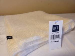 lot 139 image: New with tags GAP scarf, plush hat, gloves and sox