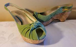 lot 132 image: Lime green suede shoes, brown Born sandals, toiletries, and 2 sets of stud earrings in holiday boxes