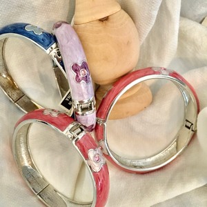 lot 76 image: Oriental Themed Floral Bracelets