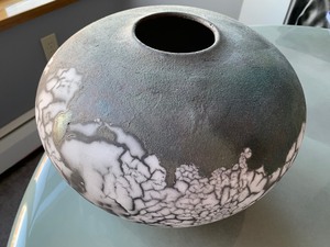 lot 6 image: Artisan Vase