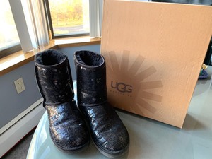 lot 12 image: UGGs Boots