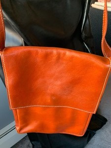 lot 14 image: Leather Handbag