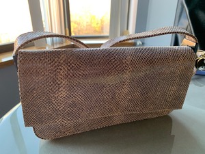 lot 17 image: Stuart Weitzman Handbag