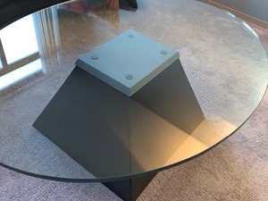 lot 22 image: Contemporary Glass Top Table