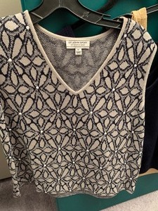 lot 37 image: Ladies Clothing - Five St. John Sweaters