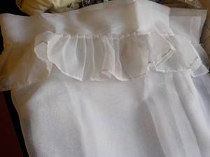 lot 109 image: Set of 2 White Sheer Panel wit Ruff...