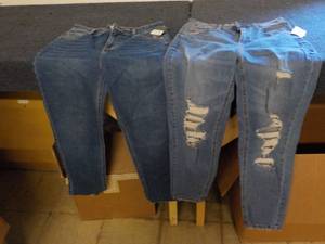lot 132 image: 2 Pair Wild Fable size 4 Jeans...