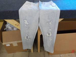 lot 137 image: Wild Fable Jeans size 4...