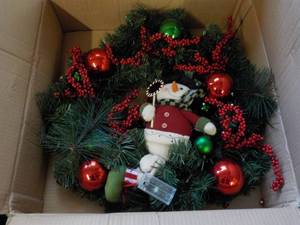 lot 181 image: Holiday Wreath...