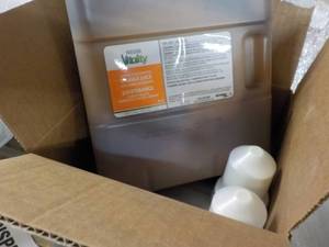 lot 208 image: 2 Boxes of 3 - 3 Liter Jugs Vitalit...