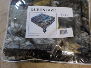 lot 301 image: Queen Size 78 x 94 Camouflage Blank...