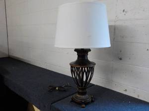 lot 305 image: Lamp...