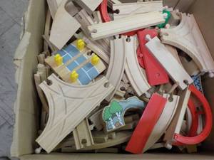 lot 319 image: Building toy...