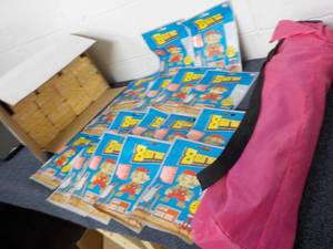 lot 325 image: Sponges, Summer Chair and 16  8 Bit...