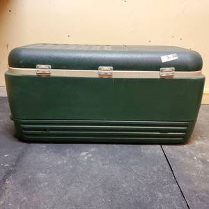 Family Size Ice Chest, 100 qt, 5 Days Ice Retention Time, Ultratherm Insulation 35-14 in Length