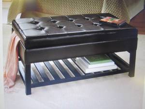 lot 4 image: Hudson Storage Bench open box Retai...