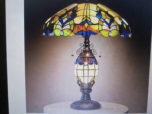 lot 26 image: Wicklow Stained Glass Table Lamp op...