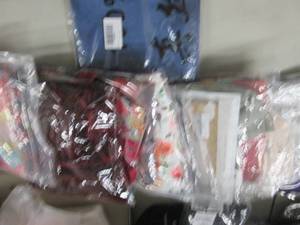 lot 86 image: 12 Assorted Scarves...