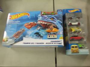 lot 297 image: Hot Wheels Shark Bait, Vehicles...