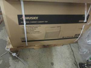 lot 318 image: Husky Heavy Duty 42 in. 0-Drawer Ca...