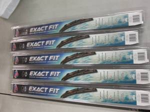 lot 360 image: 5 Carquest Exact Fit 18-51 Wiper Bl...