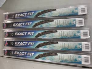 lot 361 image: 5 Carquest Exact Fit 18-51 Wiper Bl...