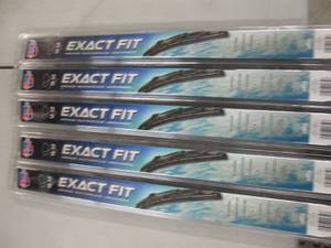 lot 362 image: 5 Carquest Exact Fit 18-52 Wiper Bl...