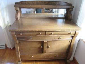 lot 8 image: Mirror backed heavy wood display 48...