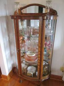lot 10 image: Mirrored glass front display, 33 w...