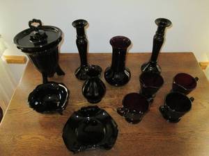 lot 22 image: Lot of red glassware...