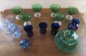 lot 24 image: Lot of blue and green glassware...