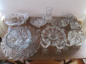 lot 27 image: Lot of clear glassware...