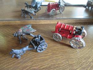 lot 30 image: Lot of Vintage metal figures