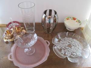 lot 31 image: Lot of decorative glassware...