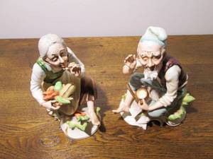 lot 33 image: Porcelain grandma and grandpa figur...