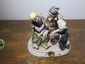 lot 34 image: Decorative porcelain figures...
