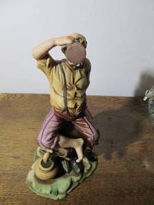 lot 38 image: Decorative porcelain figure...
