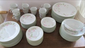 lot 44 image: Set of Noritake china...