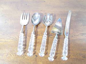 lot 48 image: Silver plated serving ware...