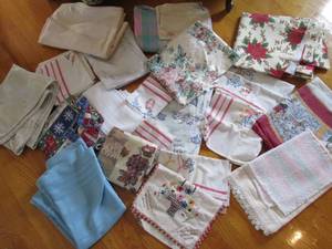 lot 59 image: Linens, assorted sizes...