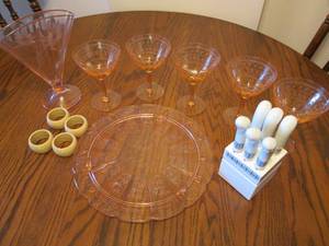 lot 61 image: Pink glassware and knife set...