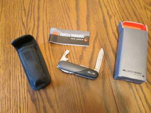 lot 64 image: High Sierra utility knife...