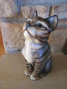 lot 71 image: Porcelain cat...