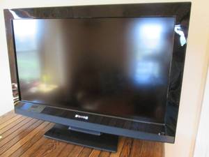 lot 73 image: Sansui 31 TV...