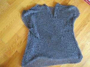 lot 82 image: Chain heavy vest...